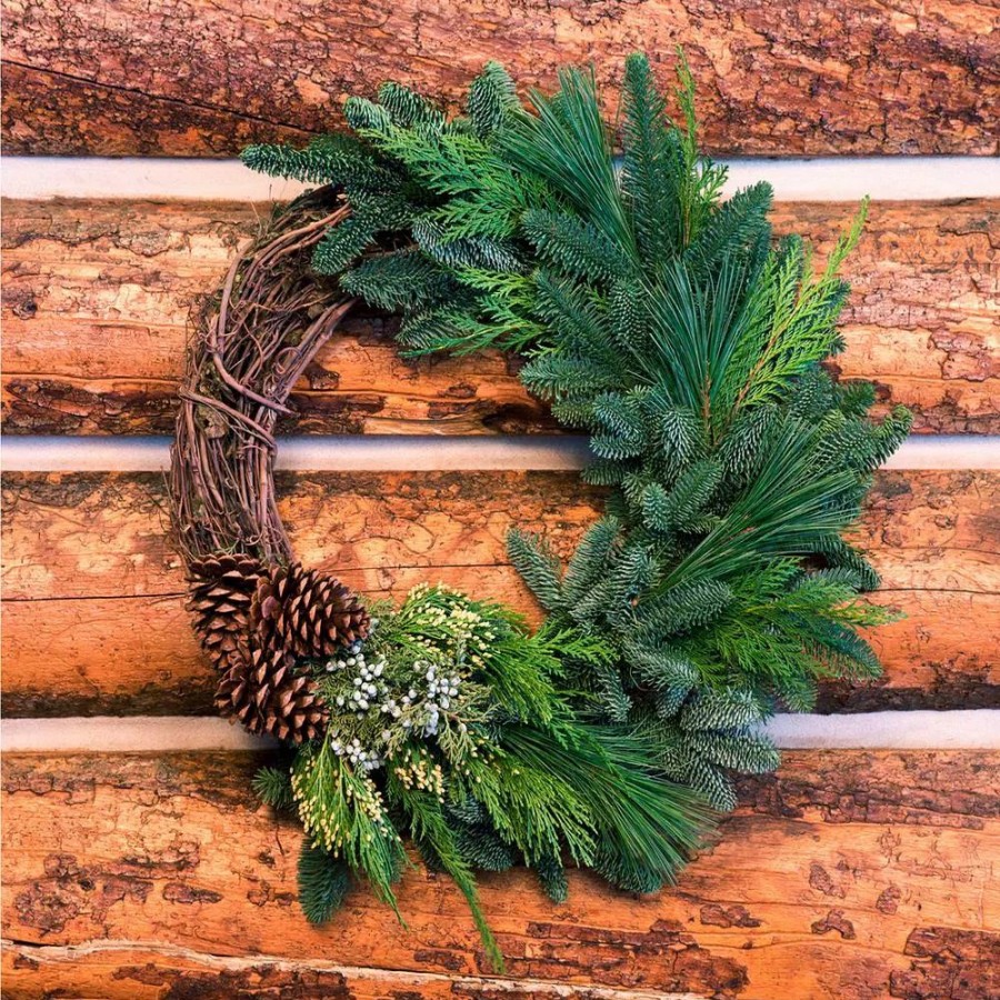 Christmas Greenery * | Van Zyverden 20 In. Live Fresh Cut Pacific Northwest Grape Vine And Greens Christmas Wreath